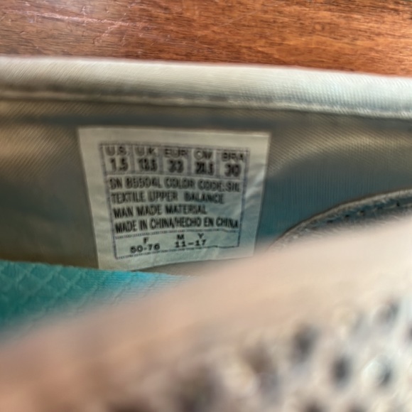 Girls Sketchers air-cooled memory foam sneakers - Picture 4 of 4